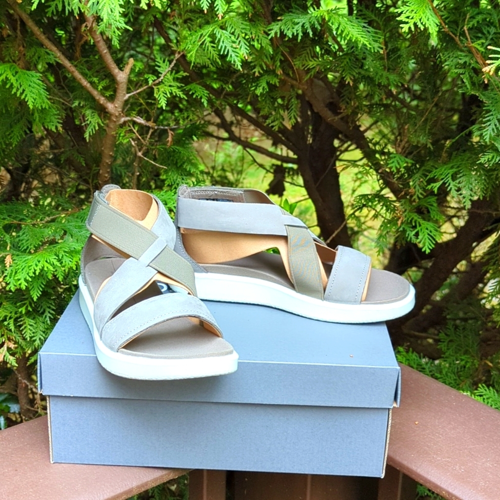 Ecco Gray Sporty Sandals with Cushioned Sole